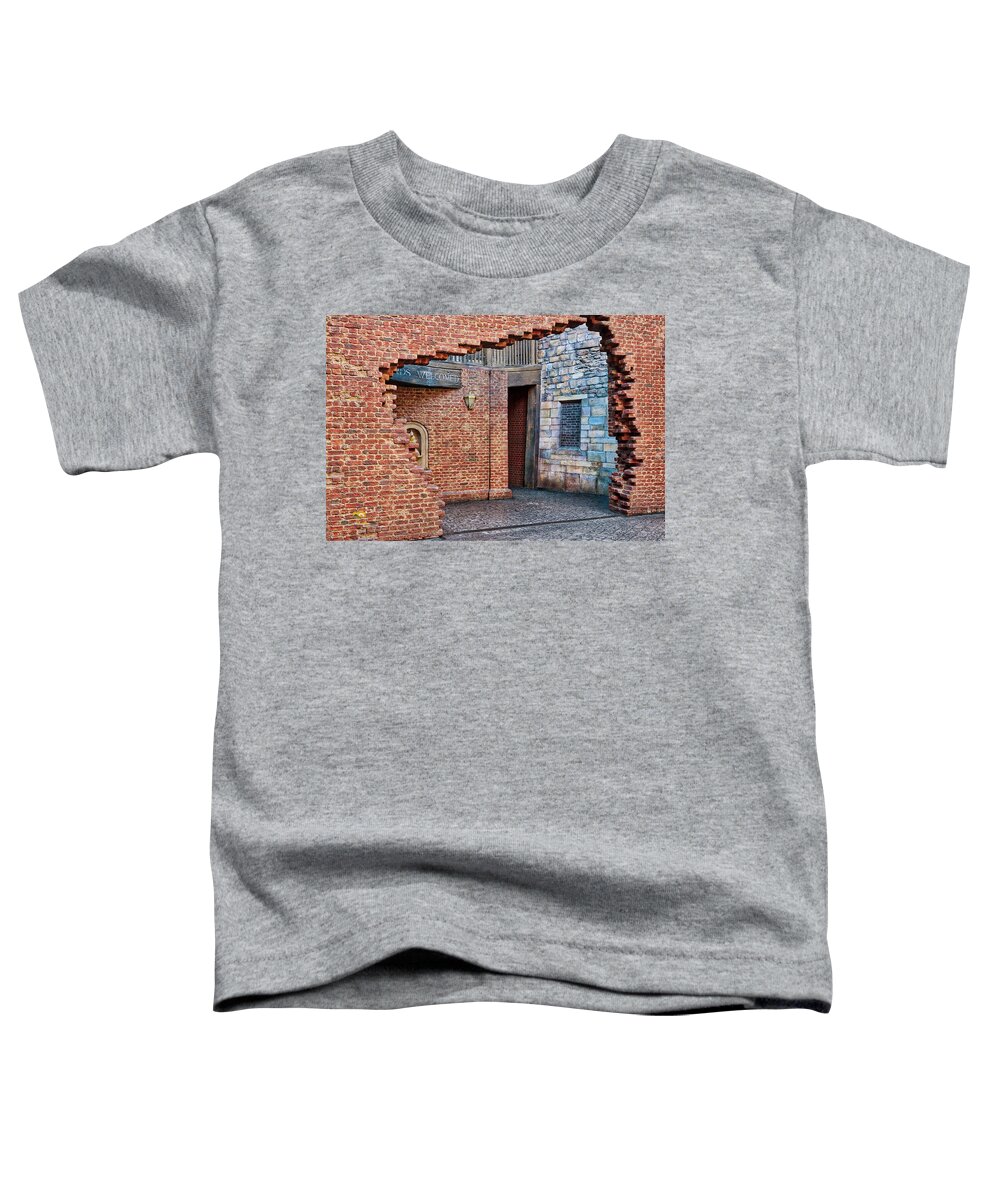 Amusement Parks Toddler T-Shirt featuring the photograph Wizards Welcome by Jim Thompson