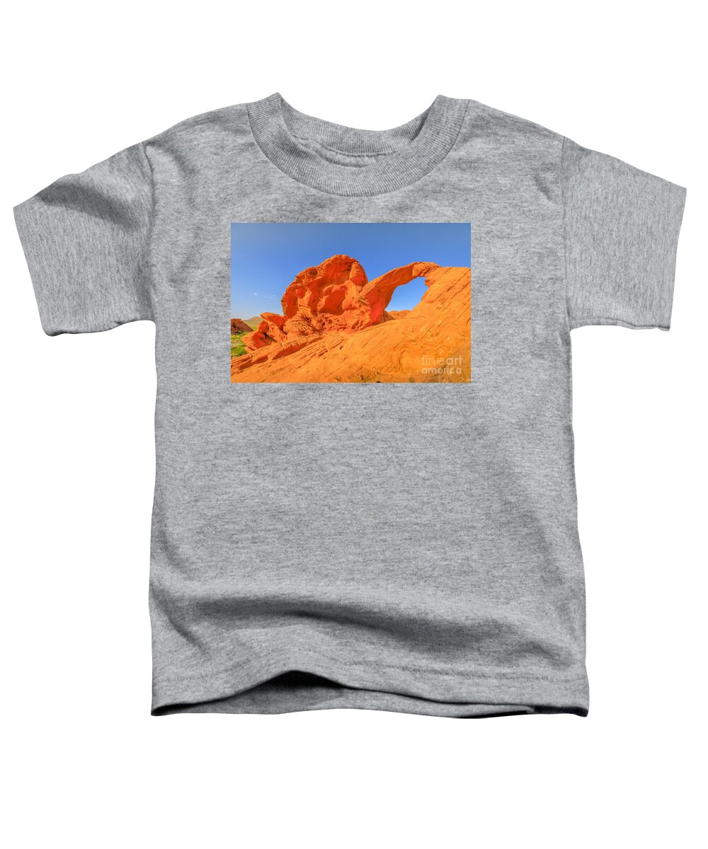 Valley Of Fire Toddler T-Shirt featuring the photograph Arch Rock Valley of Fire by Benny Marty