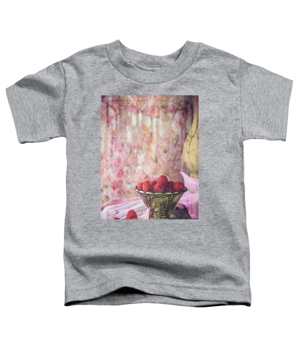 Red Raspberries Toddler T-Shirt featuring the photograph Bowl Of Red Raspberries by Cindi Ressler