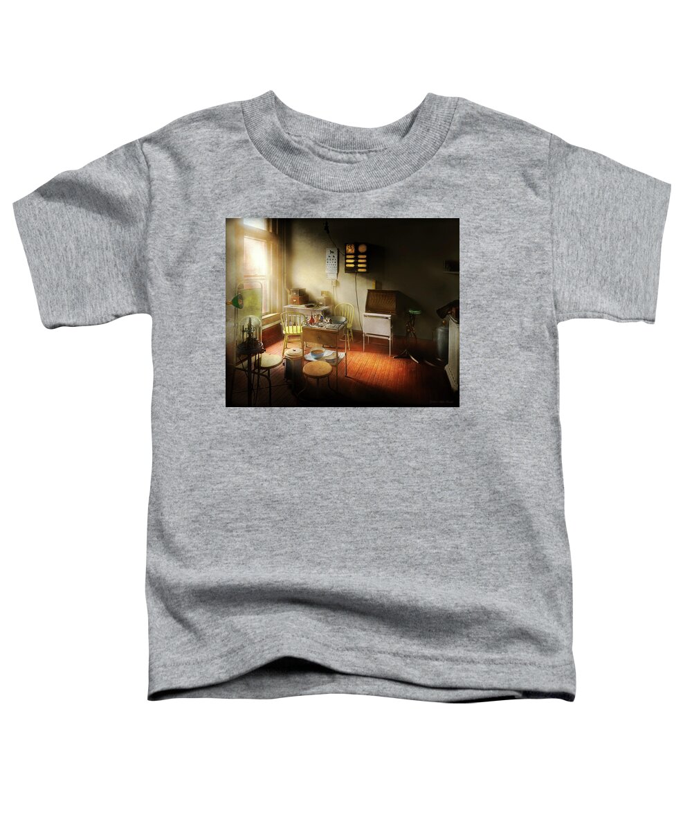 Doc Toddler T-Shirt featuring the photograph Doctor - Optometrist - Ophthalmologists exam room 1924 by Mike Savad