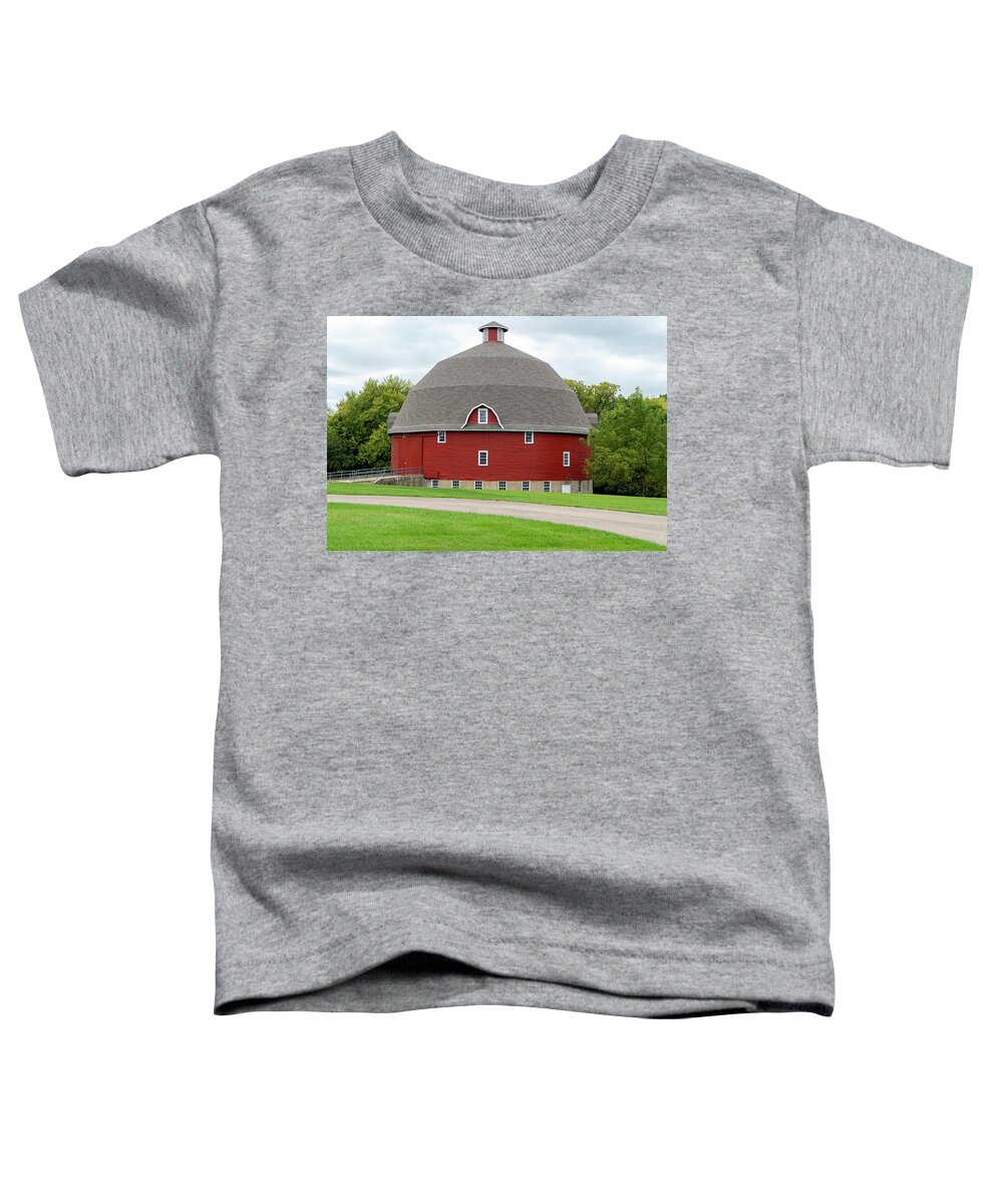 Round Barn Toddler T-Shirt featuring the photograph Red Round Barn by Sandra J's