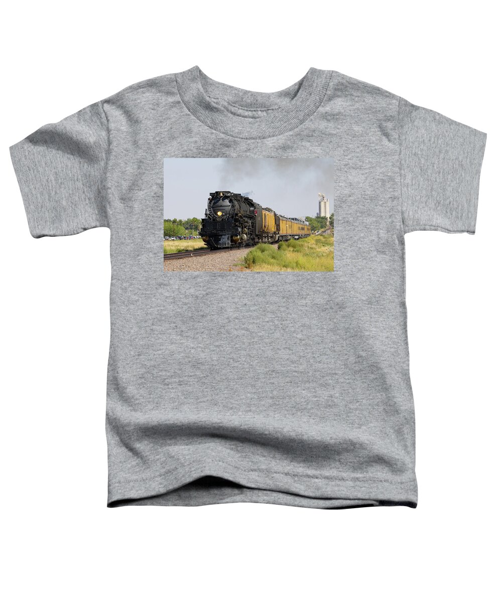 Train Toddler T-Shirt featuring the photograph Union Pacific Big Boy Leaves Town by Tony Hake