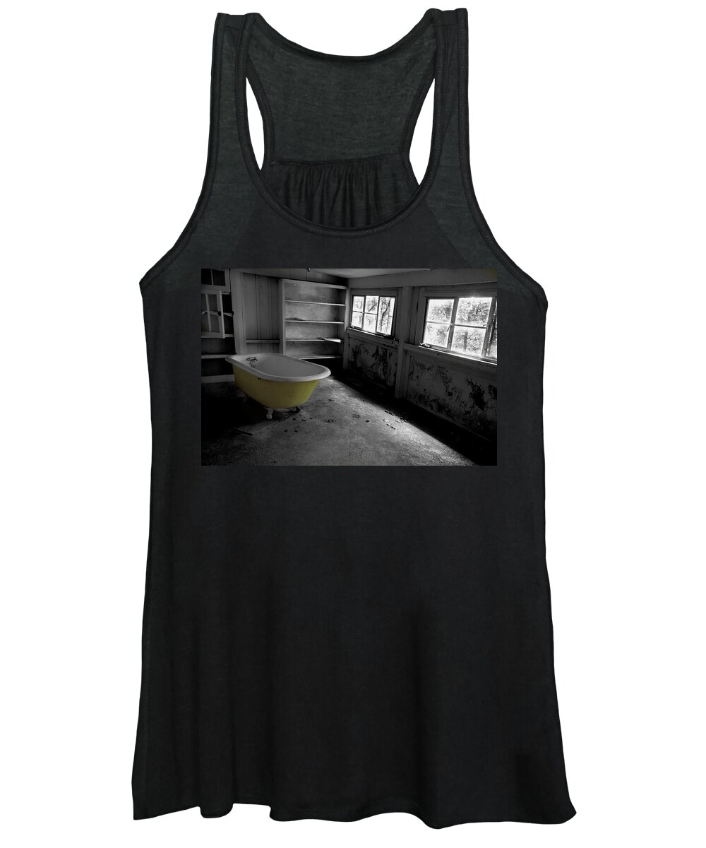 Clawfoot Tub Women's Tank Top featuring the photograph Left Behind #2 by Michael Eingle