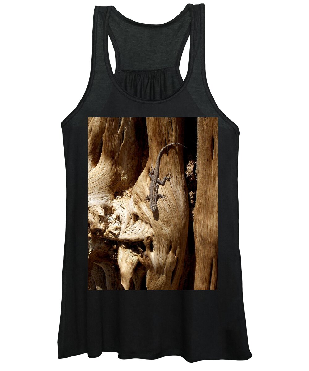 United States Women's Tank Top featuring the photograph Lizard by Richard Gehlbach