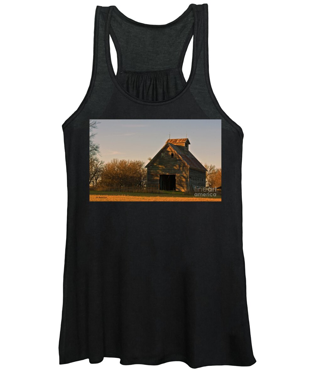 Barns Women's Tank Top featuring the photograph Corn Crib at Sunset by Ed Peterson