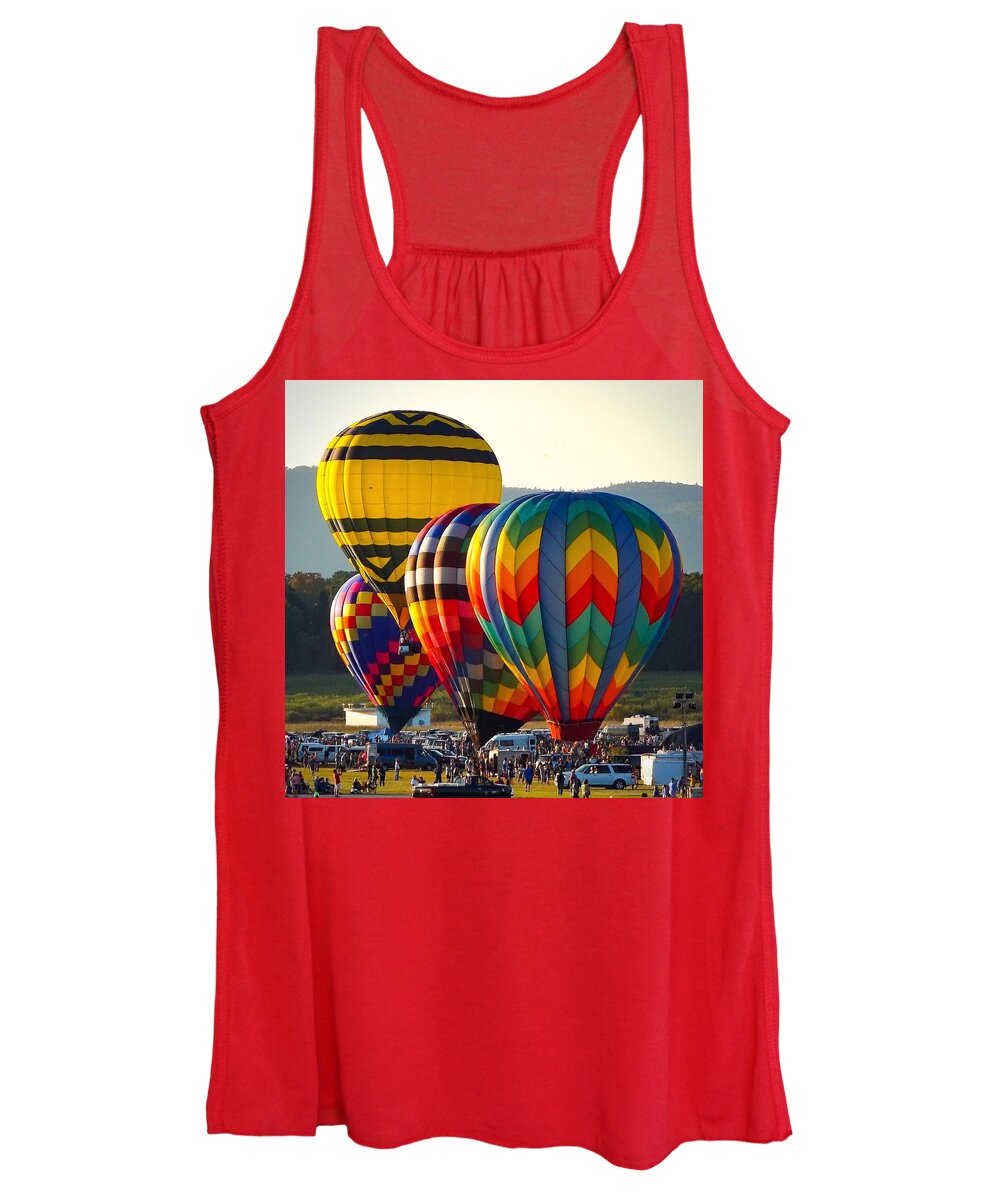  Women's Tank Top featuring the photograph Show your colors by Kendall McKernon