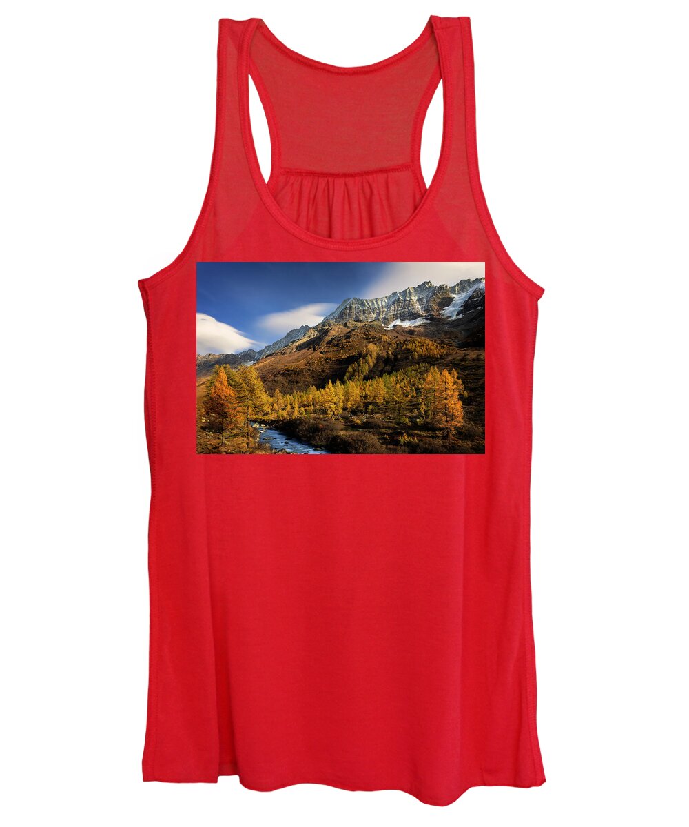 Water Women's Tank Top featuring the photograph In line by Dominique Dubied