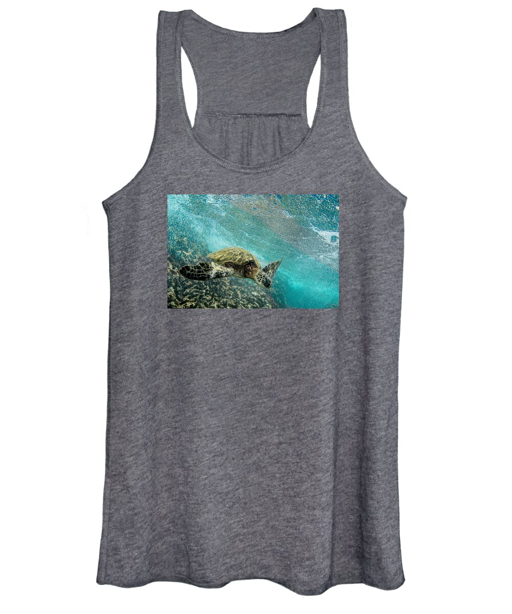 Hawaii Turtle Women's Tank Top featuring the photograph The Glider by Leonardo Dale