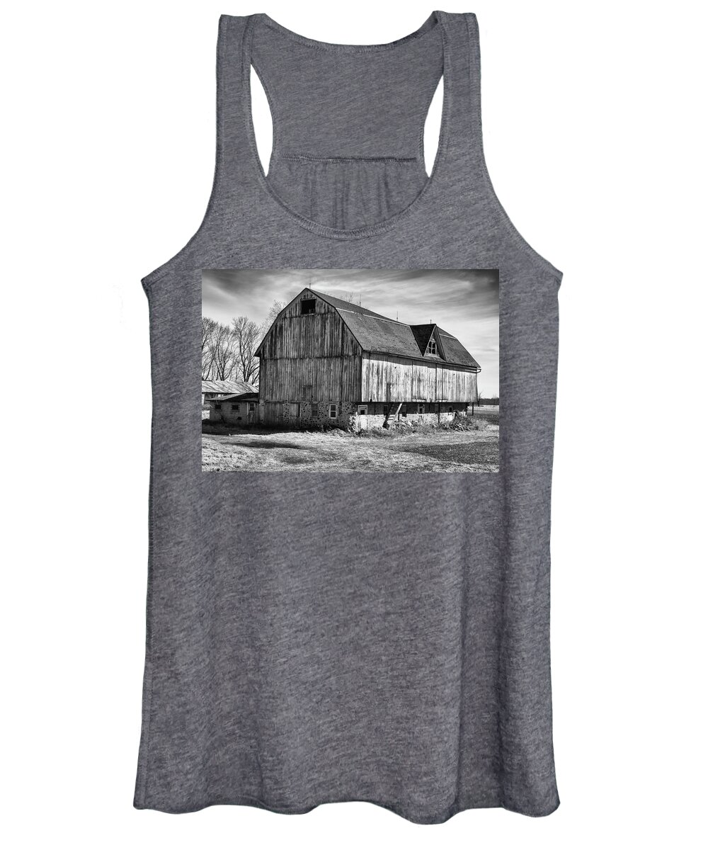 Monochrome Women's Tank Top featuring the photograph The Old Barn by John Roach