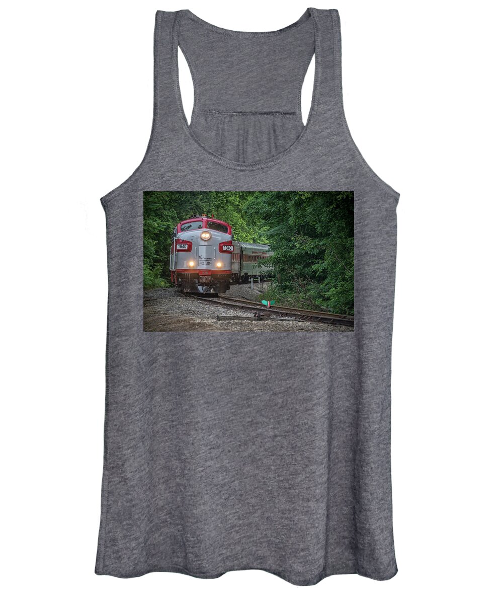 Railroad Women's Tank Top featuring the photograph RJ Corman My Old Kentucky Dinner Train 1 by Jim Pearson