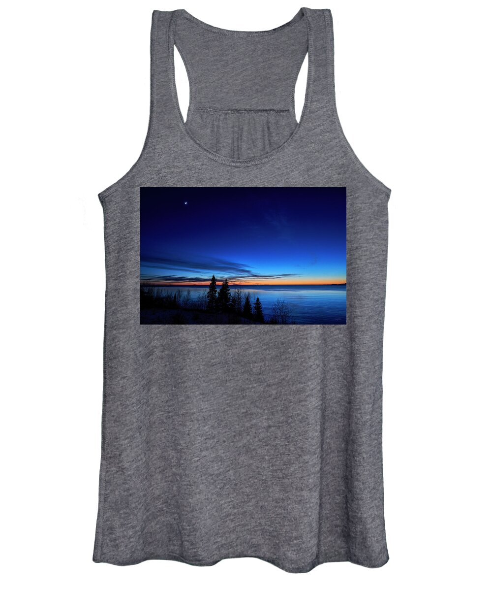 Environment Water Shore Frozen Blue Colorful Wilderness Sunset Light Shoreline Rocky Scenic Ice Cold Terrain Icy Vibrant Natural Close Up Canada Women's Tank Top featuring the photograph Velvet Horizons by Doug Gibbons