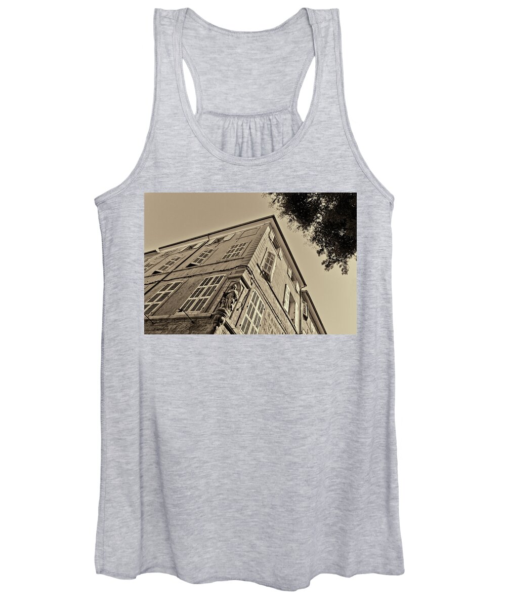 Travel Women's Tank Top featuring the photograph Statue in the corner by Roberto Pagani