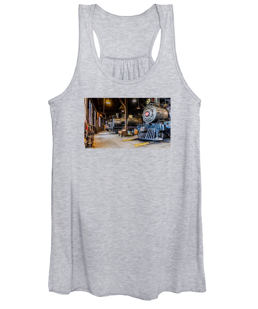 Jamestown Women's Tank Top featuring the photograph Jamestown Roundhouse by Mike Ronnebeck