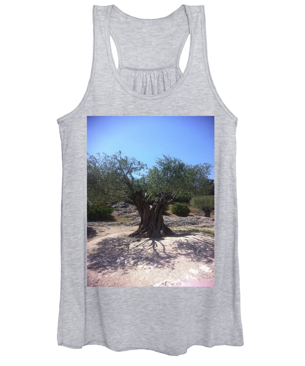 Rugged Tree Women's Tank Top featuring the photograph The Old Rugged Tree by Susan Grunin