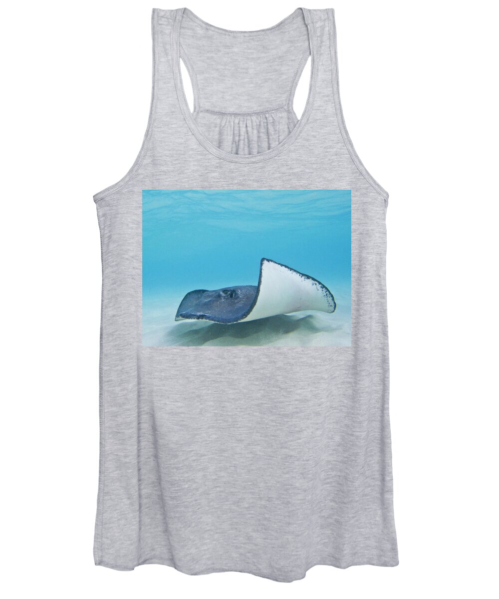 Ocean Women's Tank Top featuring the photograph The Wave by Lynne Browne
