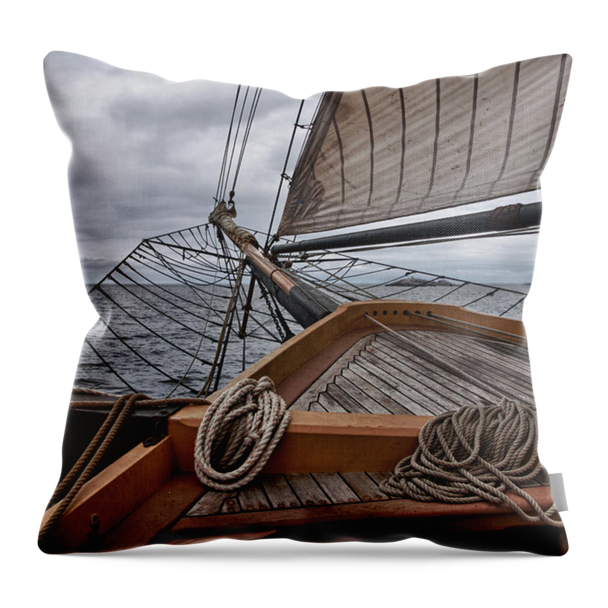 Salem Throw Pillow featuring the photograph Heading out by Jeff Folger