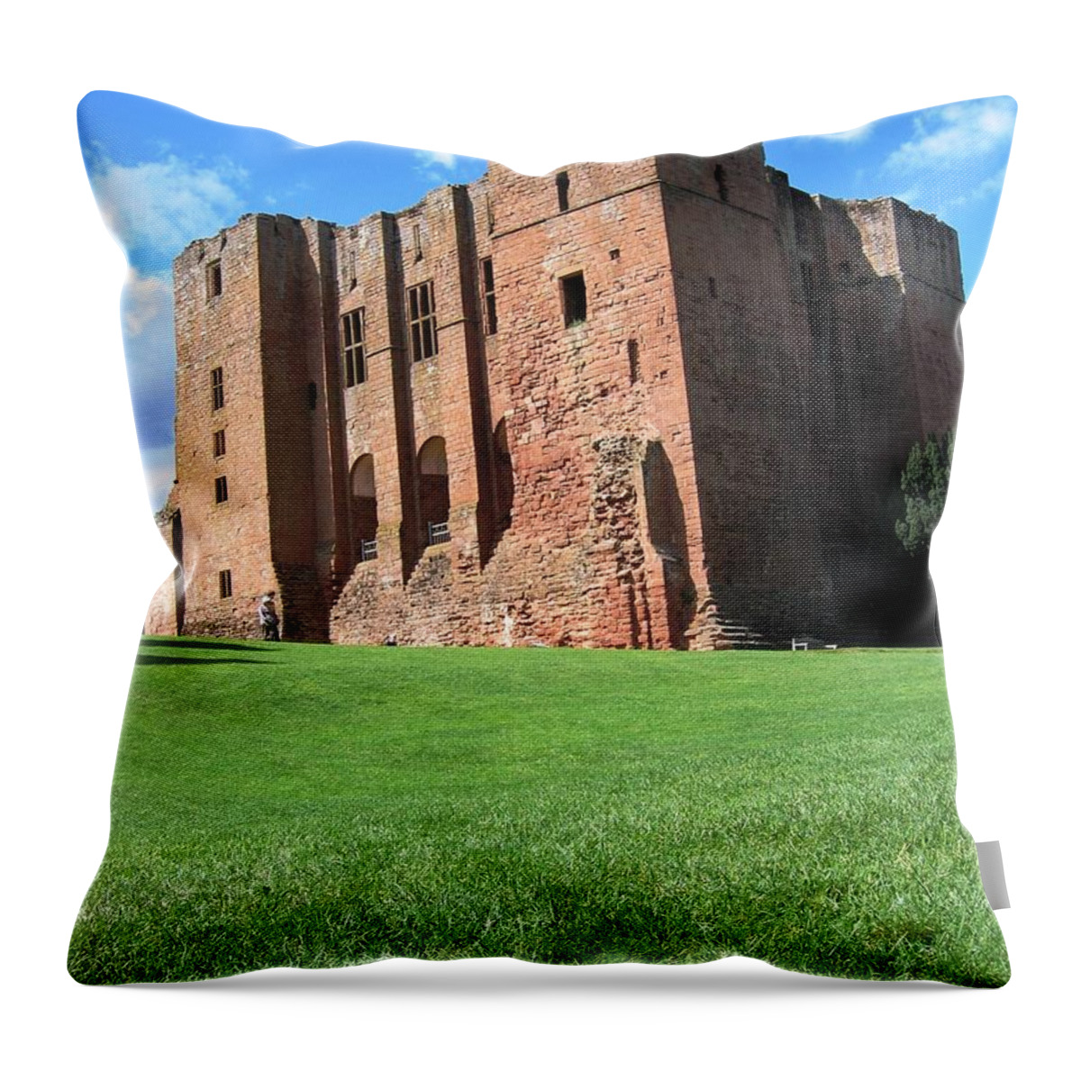 Kenilworth Castle Throw Pillow featuring the photograph Like Home by Denise Railey
