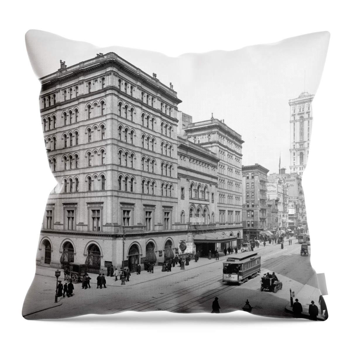 Entertainment Throw Pillow featuring the photograph Nyc, Metropolitan Opera House, 1905 by Science Source