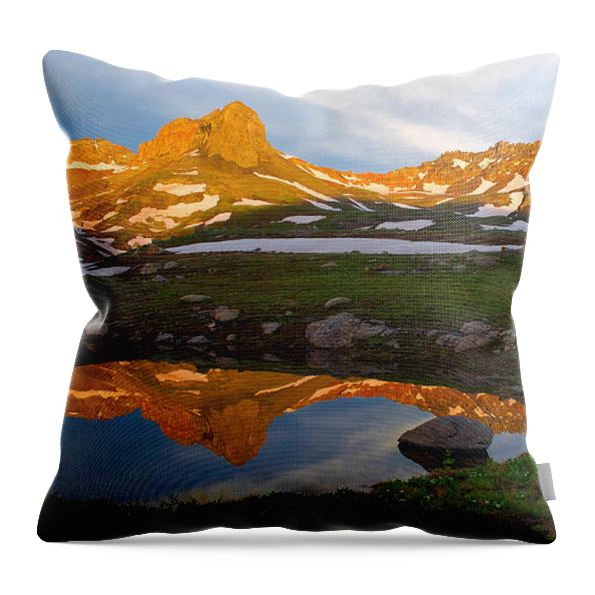 Colorado Throw Pillow featuring the photograph San Juan Sunrise - Colorado by Aaron Spong