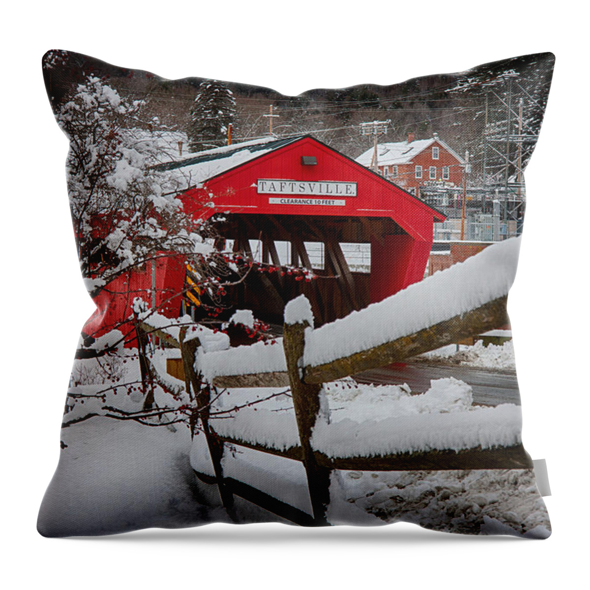 New England Covered Bridge Throw Pillow featuring the photograph Taftsville Covered Bridge by Jeff Folger