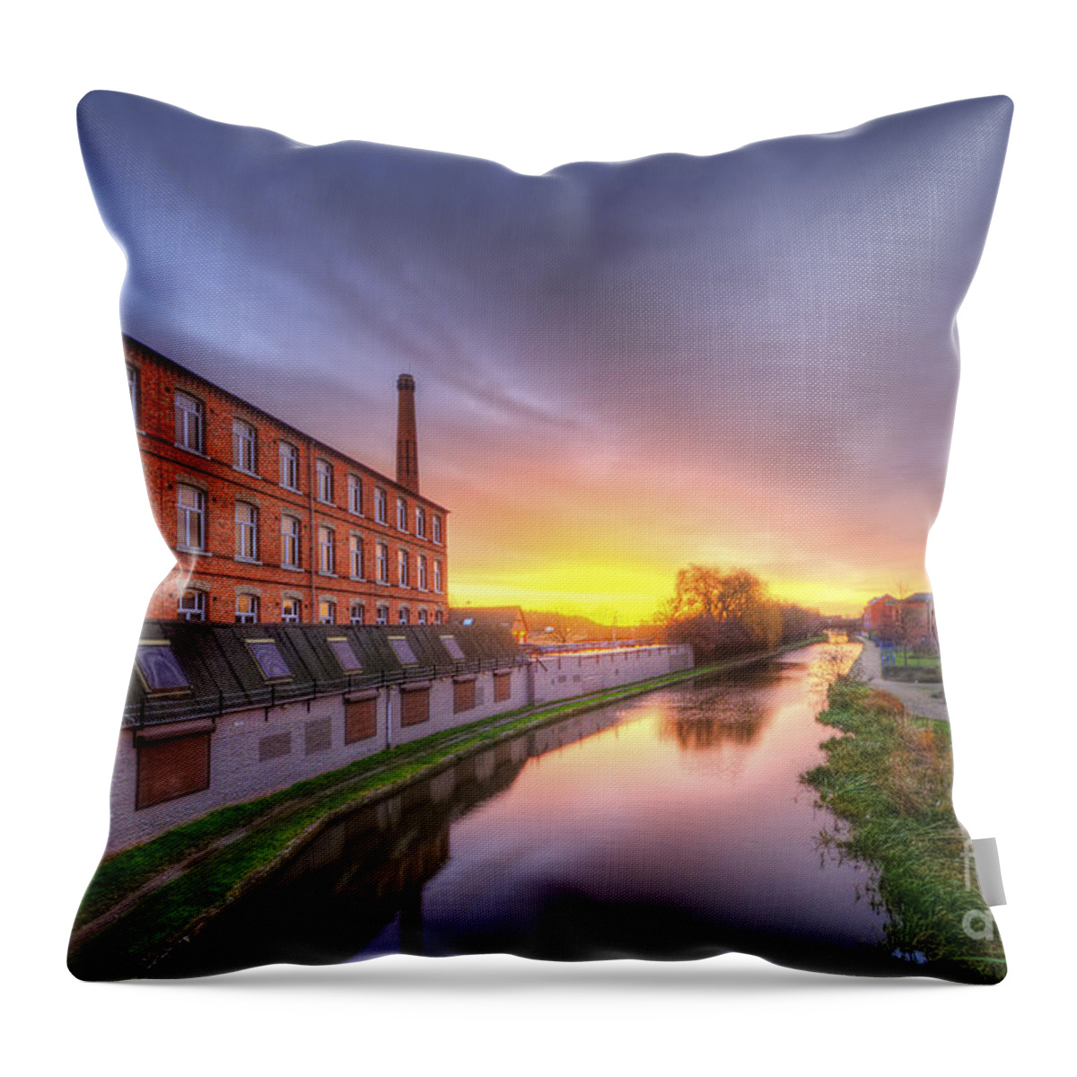  Yhun Suarez Throw Pillow featuring the photograph 3M Building Sunrise 2.0 by Yhun Suarez