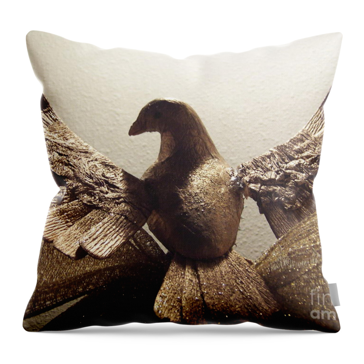 Dove Throw Pillow featuring the photograph Peace by Vonda Lawson-Rosa