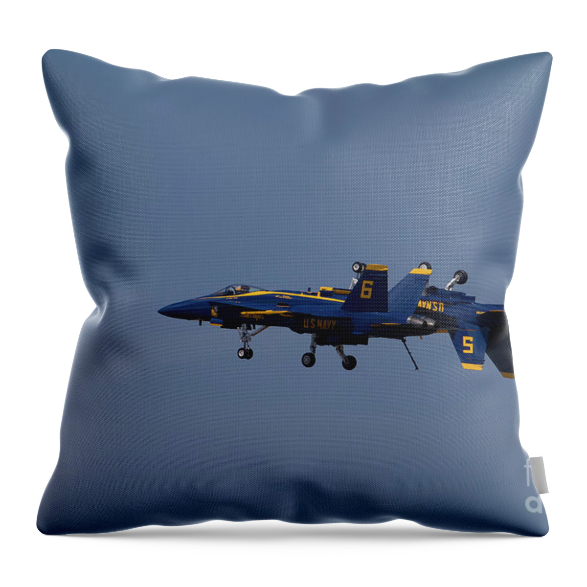 Airshow Throw Pillow featuring the photograph Which Way Up by Sue Karski