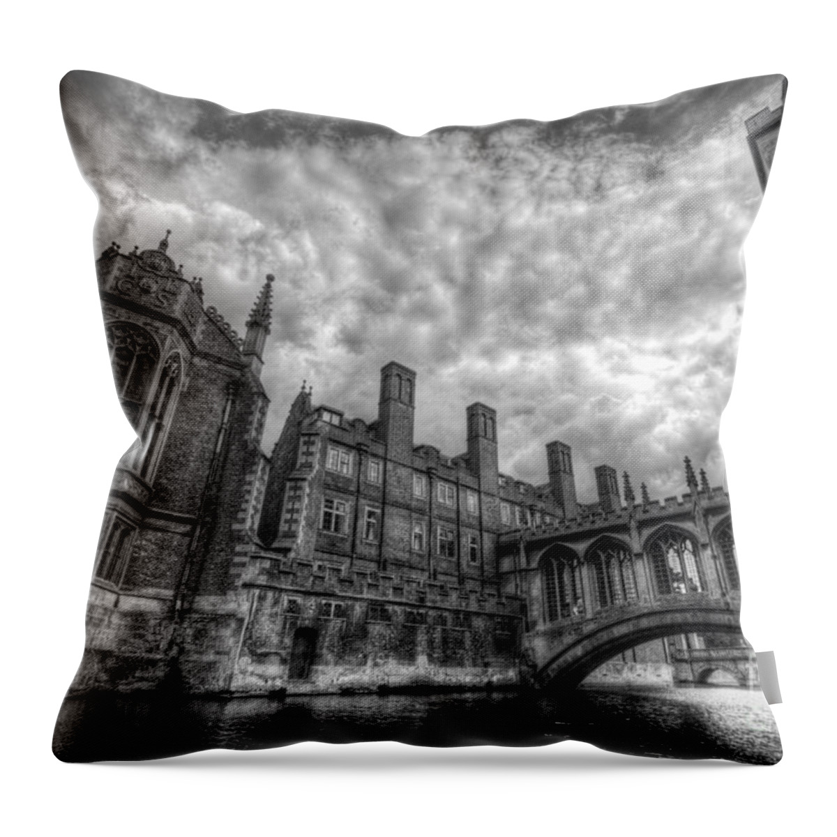 Art Throw Pillow featuring the photograph Bridge Of Sighs - Cambridge by Yhun Suarez