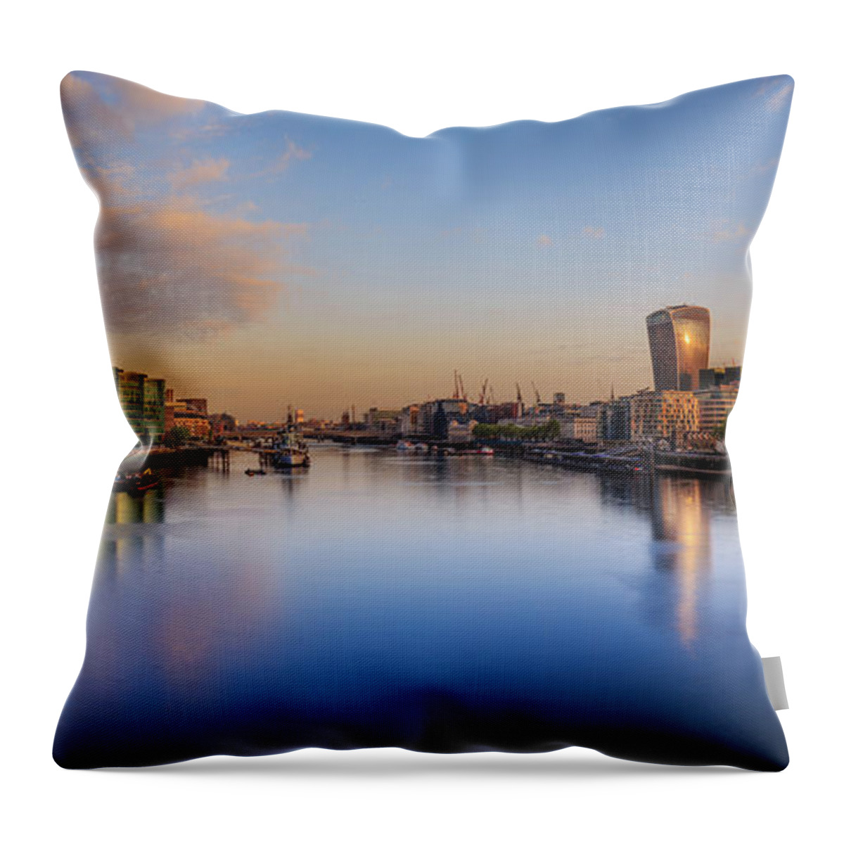 London Throw Pillow featuring the photograph London Panorama by Rob Davies