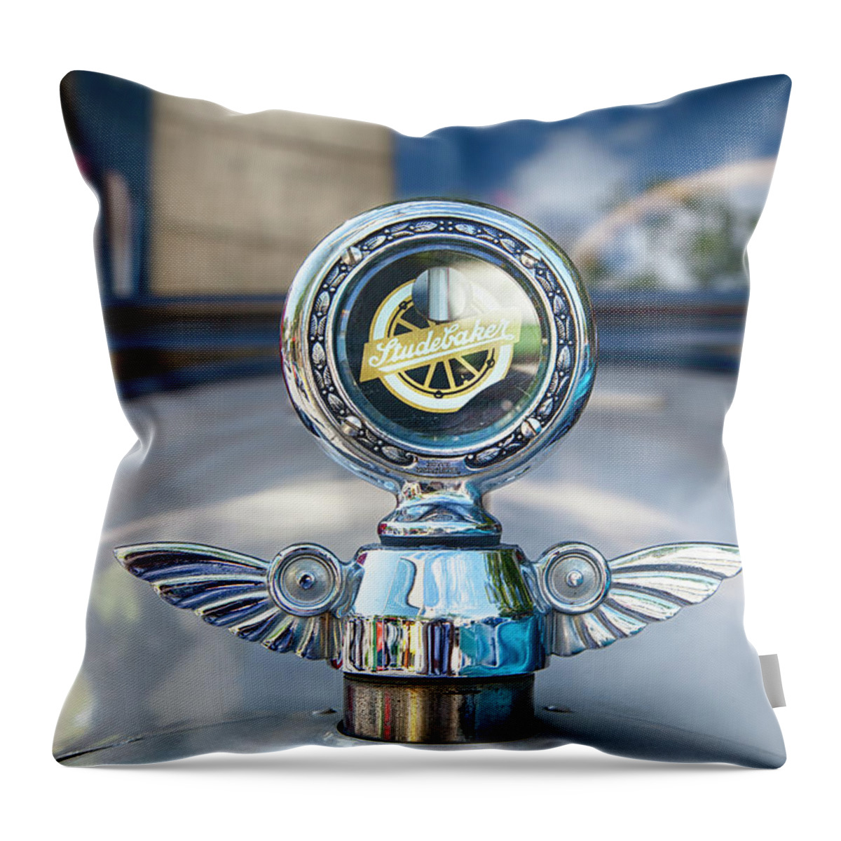 Old Cars Throw Pillow featuring the photograph 1925 Studebaker by Theresa Tahara