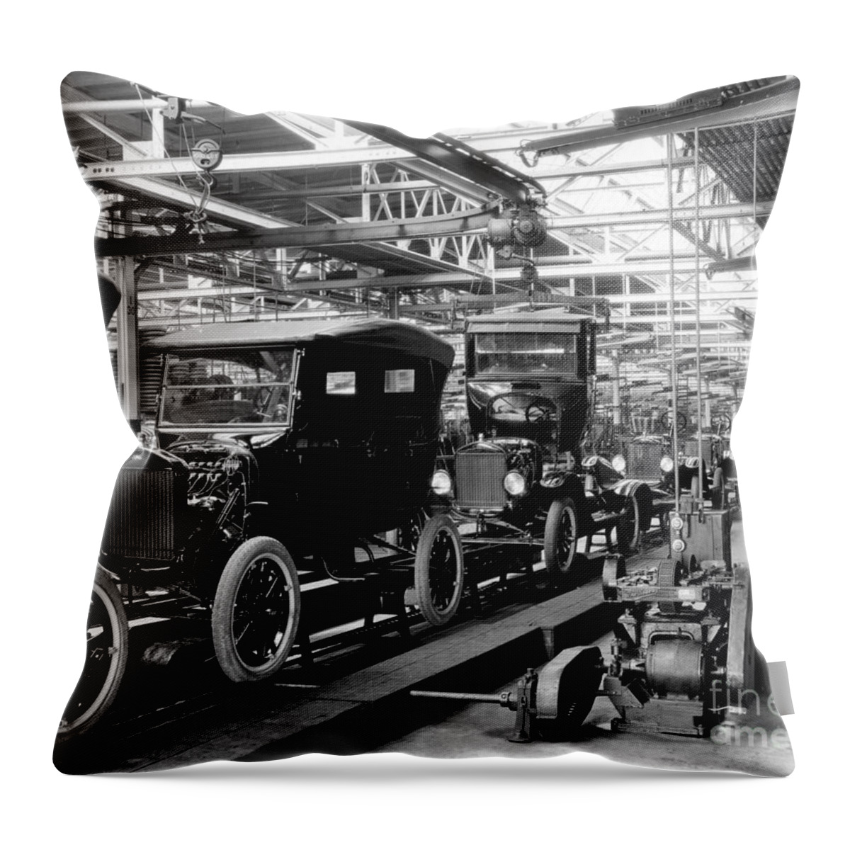 Technology Throw Pillow featuring the photograph Ford Model T Assembly Line, 1920s by Science Source
