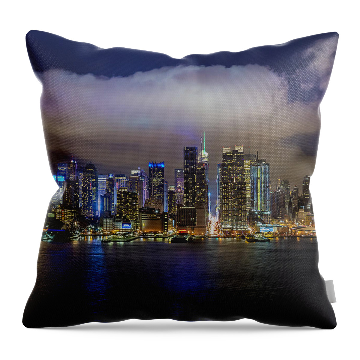 https://render.fineartamerica.com/images/rendered/default/throw-pillow/images/artworkimages/medium/1/nyc-skyline-at-night-susan-candelario.jpg?&targetx=-119&targety=0&imagewidth=718&imageheight=479&modelwidth=479&modelheight=479&backgroundcolor=97929E&orientation=0&producttype=throwpillow-14-14