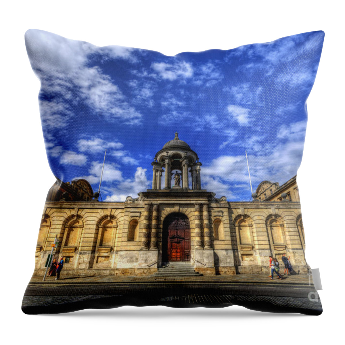 Yhun Suarez Throw Pillow featuring the photograph Queens College - Oxford by Yhun Suarez