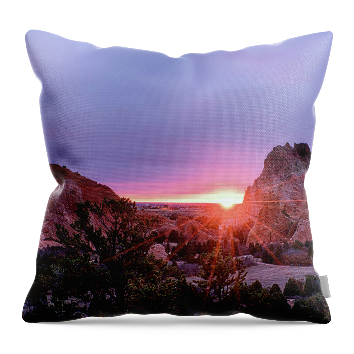 Garden Of The Gods Throw Pillow featuring the photograph Sunburst at Garden of the Gods by David Soldano