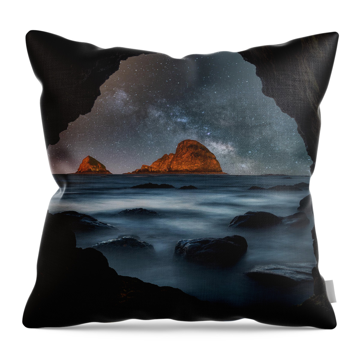 Milky Way Throw Pillow featuring the photograph Tunnel View Nights by Darren White