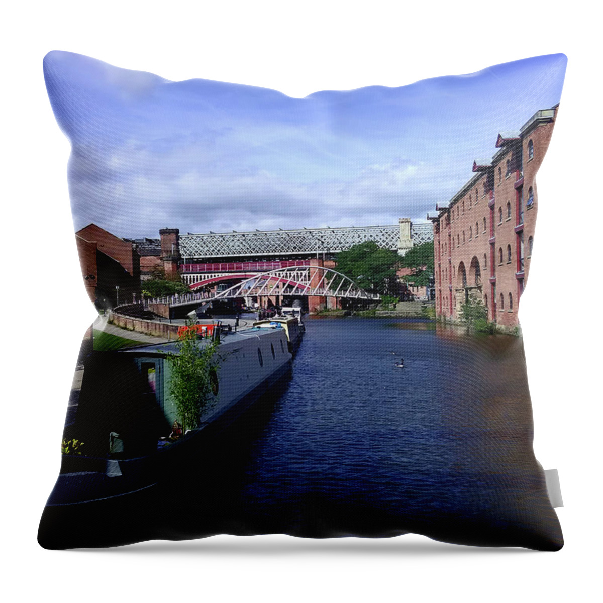 Manchester Throw Pillow featuring the photograph 13/09/18 MANCHESTER. Castlefields. The Bridgewater Canal. by Lachlan Main