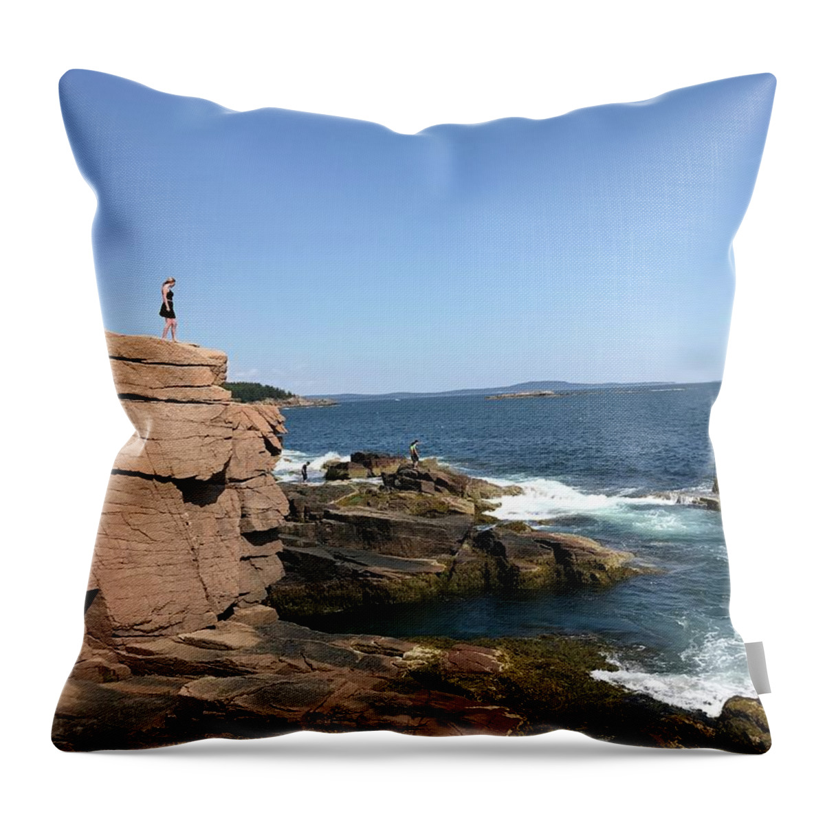 Rock Throw Pillow featuring the photograph Confidence by Lee Darnell