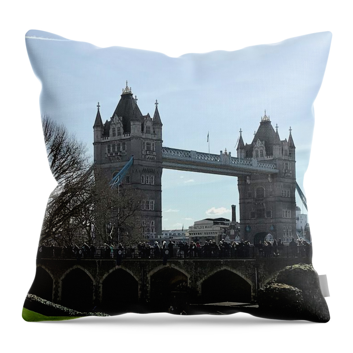 Bridge Throw Pillow featuring the photograph London Landmark by Lee Darnell