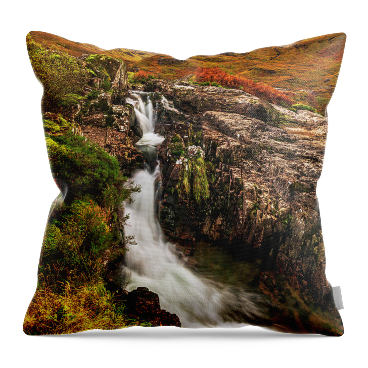 Autumn Throw Pillow featuring the photograph The Bend by Chad Dutson