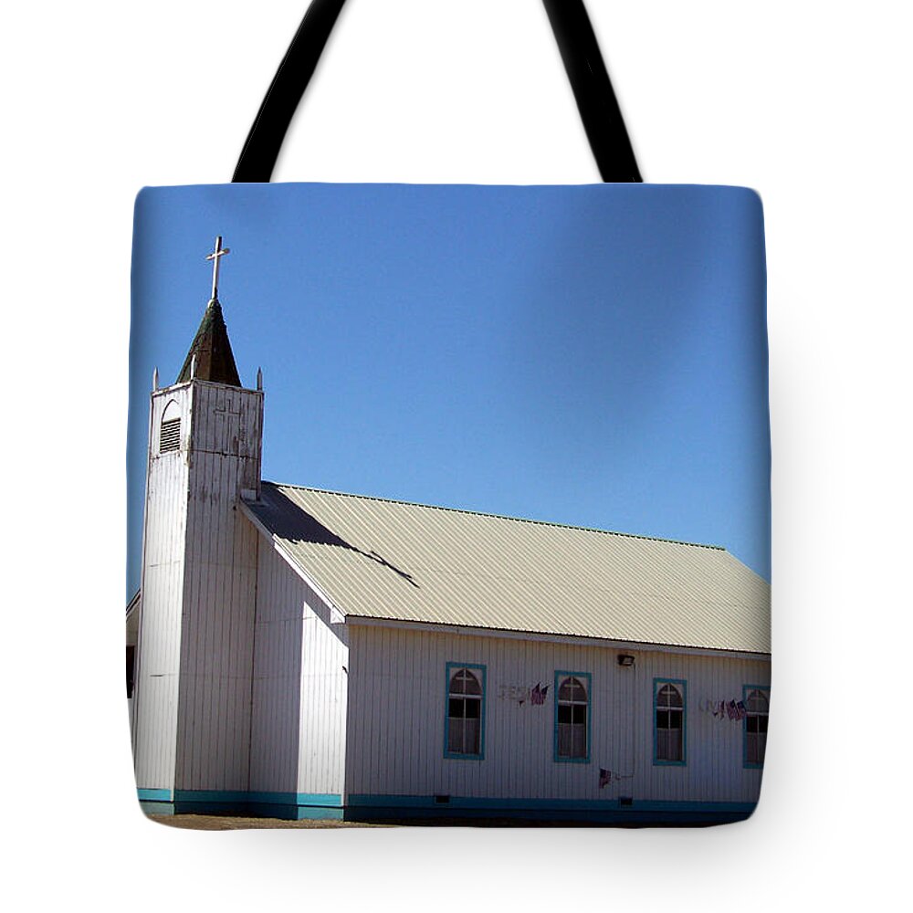 Satus Shaker Chrurch Tote Bag featuring the photograph Satus Shaker Church #1 by Charles Robinson