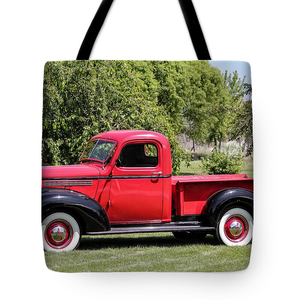 1946 Chevrolet Tote Bag featuring the photograph 1946 Chevy Pickup by E Faithe Lester