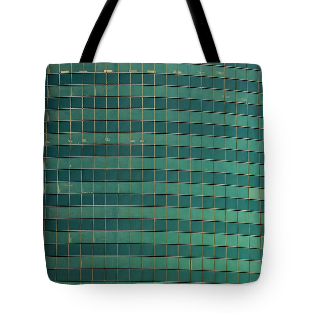 Glass Tote Bag featuring the photograph 333 W Wacker Building Chicago by Steve Gadomski