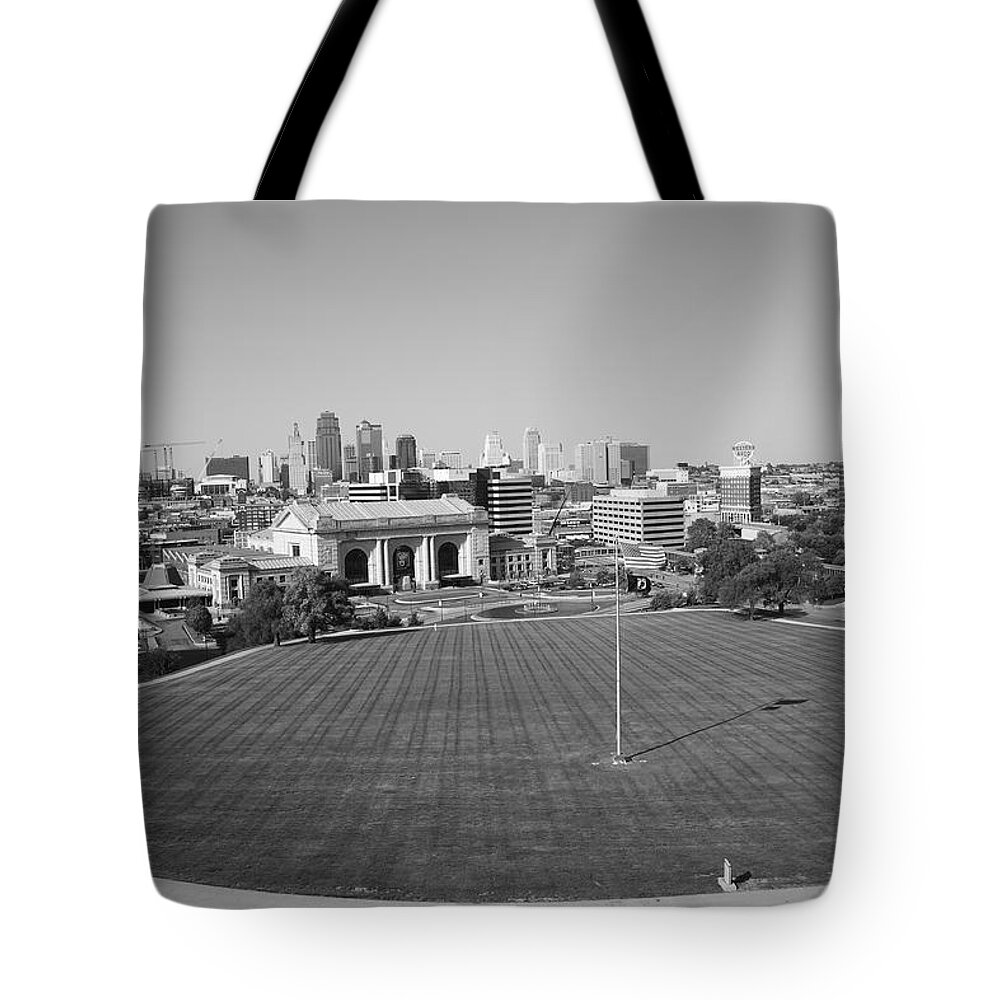 America Tote Bag featuring the photograph Kansas City Skyline #6 by Frank Romeo