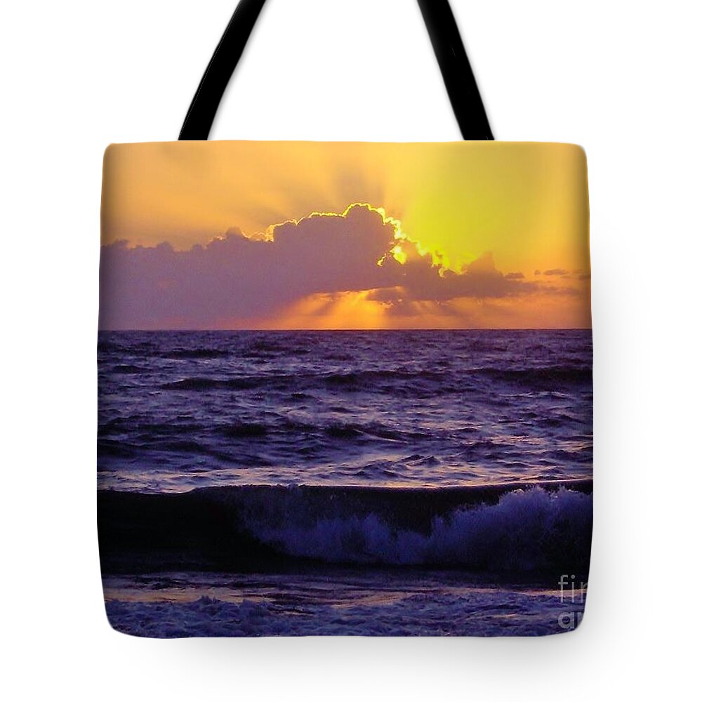 Bestseller Tote Bag featuring the photograph Amazing - Florida - Sunrise by D Hackett