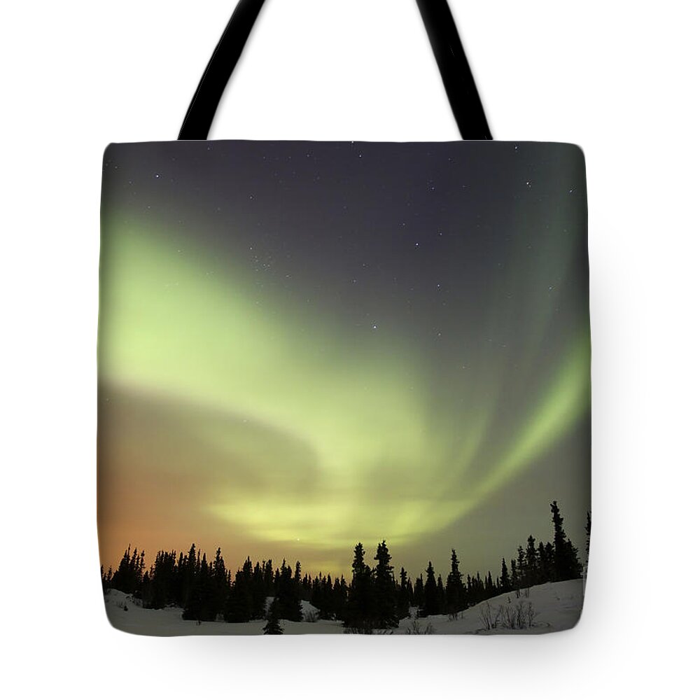 Horizontal Tote Bag featuring the photograph Aurora Borealis Over Ogilvie Mountains by Joseph Bradley