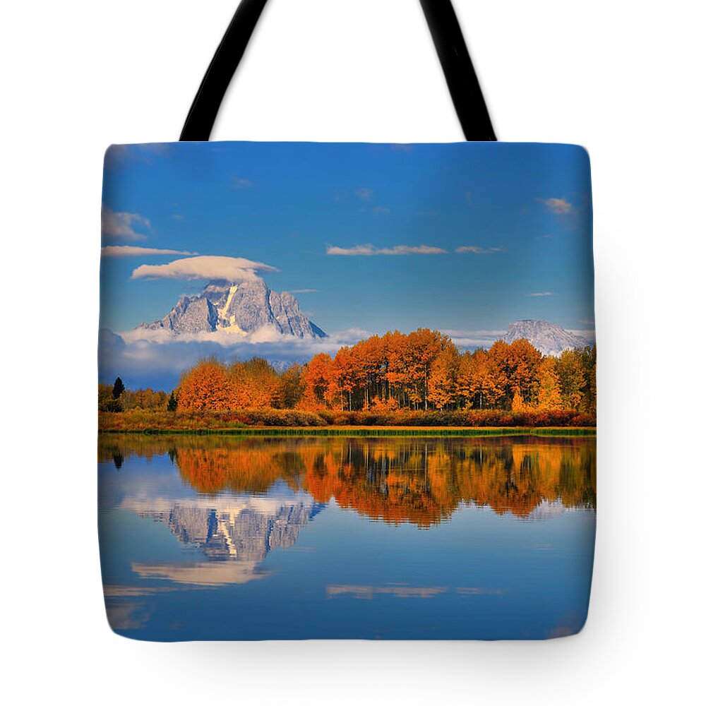 Oxbow Bend Tote Bag featuring the photograph Autumn Foliage at the Oxbow by Greg Norrell