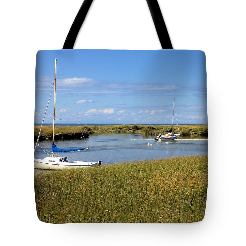 2558 Tote Bag featuring the photograph Awaiting Adventure by Gordon Elwell