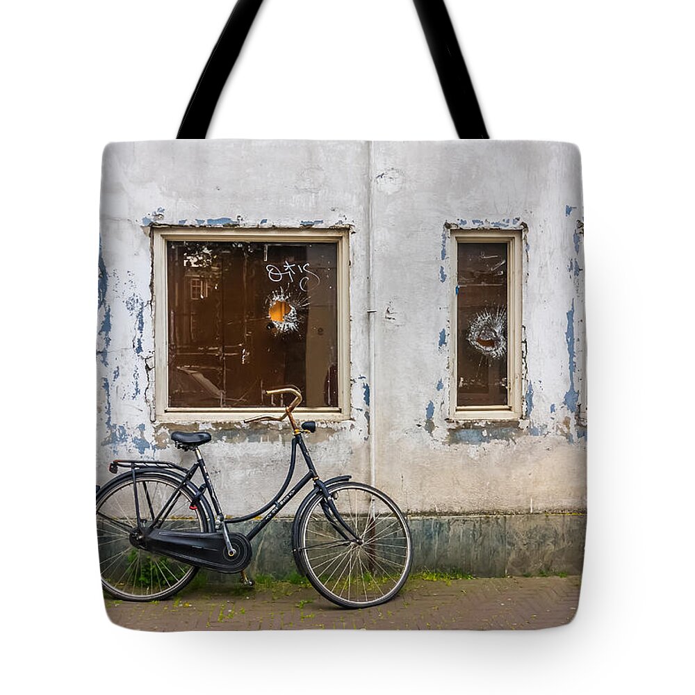 Architecture Tote Bag featuring the photograph Bicycle by Sue Leonard