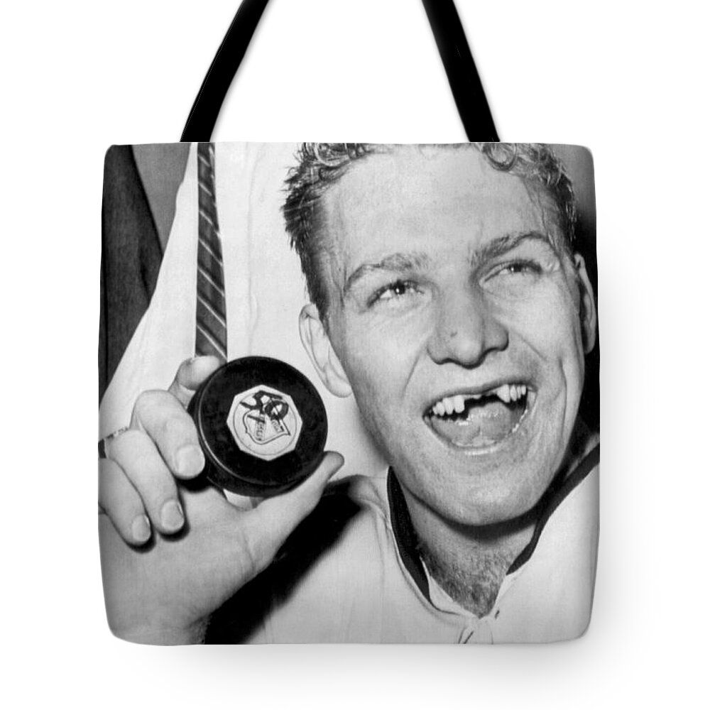 1 Person Tote Bag featuring the photograph Bobby Hull Scores 50th Goal by Underwood Archives