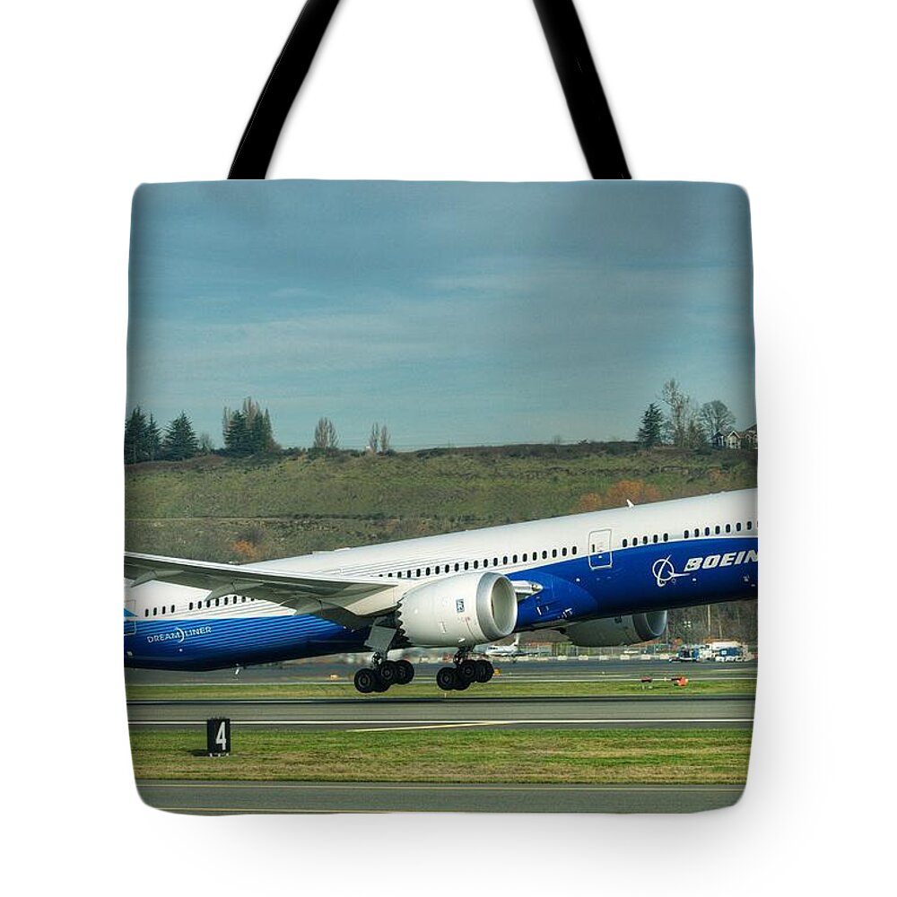 Boeing Tote Bag featuring the photograph Boeing 787-9 Gets Airborne by Jeff Cook